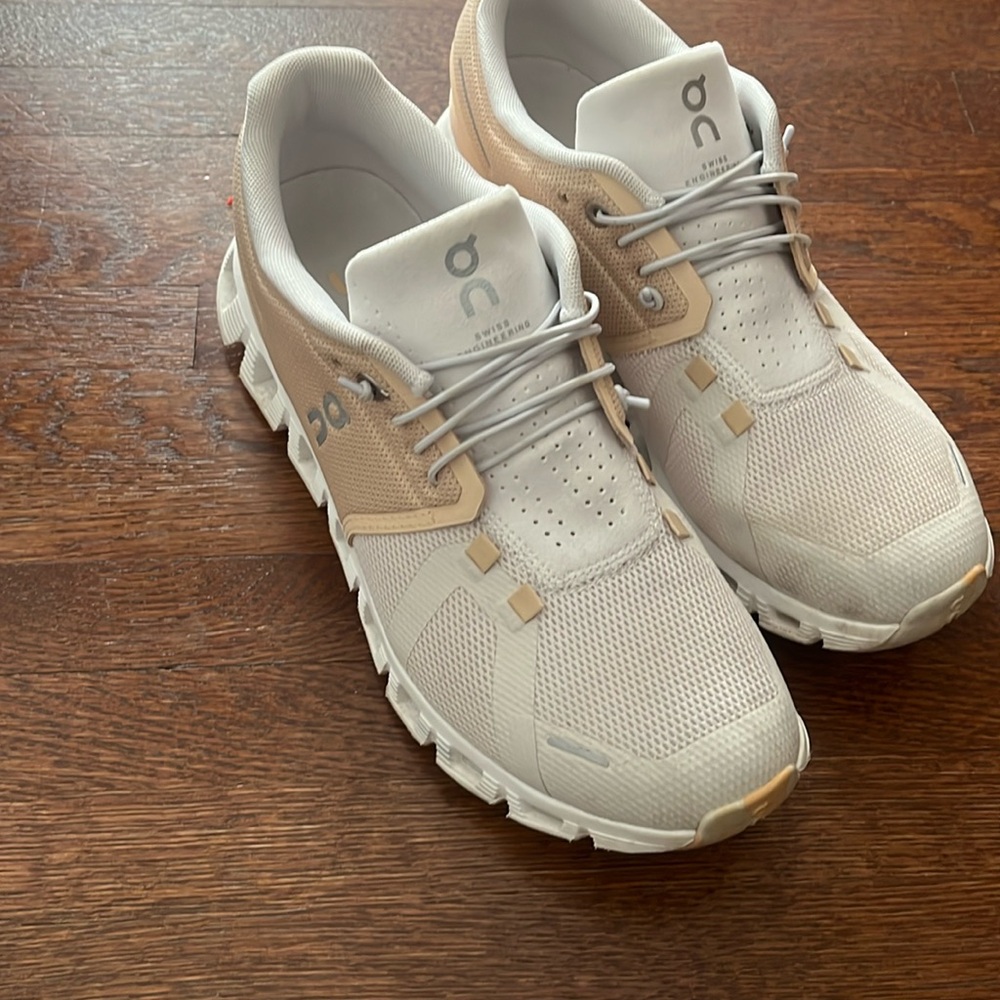 Women’s On Cloud - Size 9